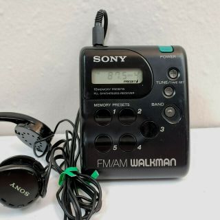 Vintage Sony Walkman Srf - M33 Am/fm Radio Portable Radio Black W Clip/ Headphones