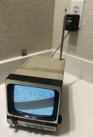 Vtg Panasonic 4” Mini Small Portable Crt Tv Set Am Fm Radio Model Tr - 5111t
