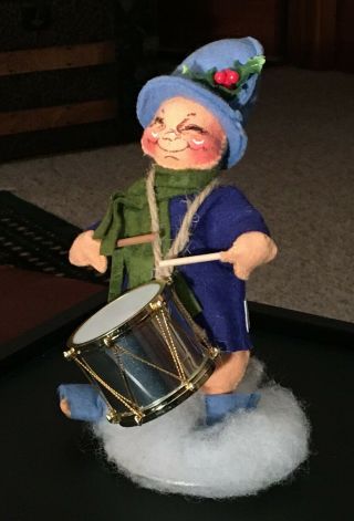 Vintage Annalee Christmas Drummer Boy,  1971,  Closed Eyes,  Gold Colored Drum