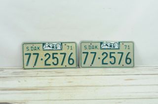 Vintage.  Matching 1971 Sd South Dakota License Plates 77 - 2576 Green