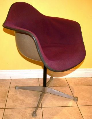 Vintage Eames Herman Miller Fiberglass Shell Arm Chair Rare Swival Base Red