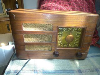 Vintage Antique Crosley Tube Radio Wood Cased 1940s
