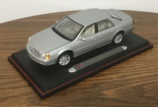 1:18 Scale 2000 Silver Cadillac Deville Dts Diecast By Maisto 1/18 Vintage Euc