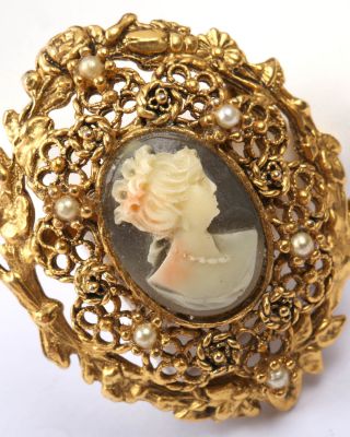 1930s Vintage Filigree Gold Tone Cameo Brooch,  With Seed Pearls