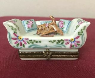 Vintage Limoges Pient Main Hand Painted Trinket Box Tabby Cat On Sofa Exclnt