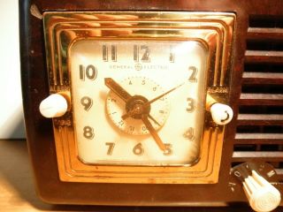 Vintage General Electric Alarm Clock Radio Bakelite Case 2