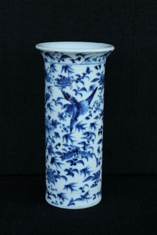 A 19th Century Chinese Export Vase With Birds