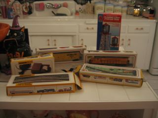 Assortment Of 6 Vintage Bachmann Ho Scale Train Accessories