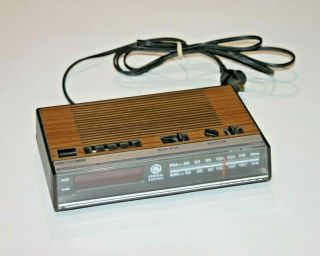 Vintage General Electric Ge Digital Alarm Clock Radio Model Ea7 - 4624b 70s Era