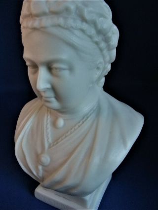 Antique 19thc W.  H.  Goss Parian Bust Of Queen Victoria Wearing A Mop Cap - C1886 -