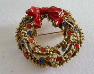 Art Vtg Rhinestone Pin Brooch Christmas Wreath Painted Textured Gold Tone 622