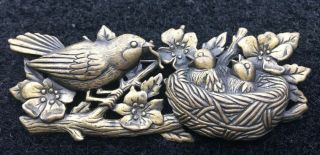 Vintage Signed Jj Antique Brass Mama Bird Feeding Baby Birds In Nest Pin Brooch