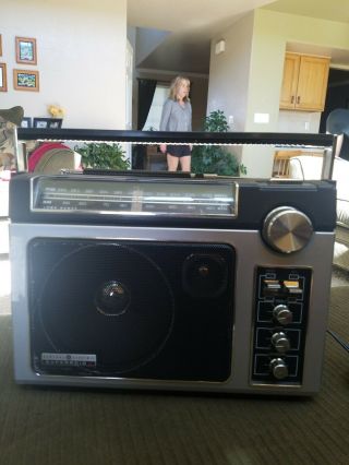 Vintage General Electric Ge Superadio Ii Model 7 - 2885f Am/fm Radio