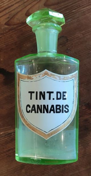 Old Tint.  De Cannabis Uranium Green Pharmacy Bottle Poison