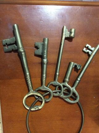 Vintage Brass Keys on Ring Jailers Set 3