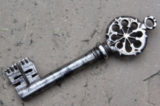 Rare 17th Century Venetian Wrought And Braised Iron Key With Fine Bow