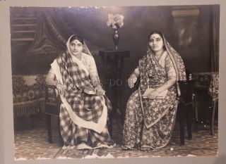 Vintage Photo India Ladies In Mombasa Kenya 5.  75in X 7.  75in