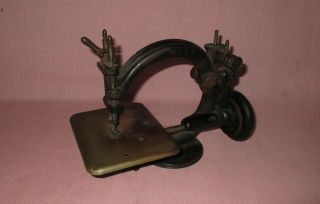 Antique 19th C Metal Hand Crank Portable Kruse & Murphy Ny Sewing Machine Rare