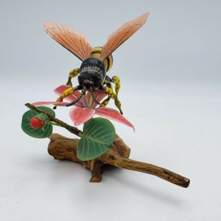 Vintage Wood Carved Detailed Sculpture Of A Bee 4.  5 " Tall