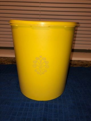 Vintage Tupperware 1339 Yellow Jumbo Servalier Storage Canister 25 Cup