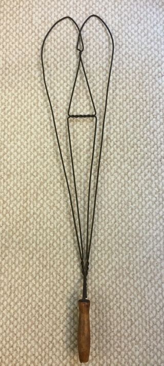 Vintage Primitive Heart Shaped Twisted Wire Rug Beater W/wood Handle 31.  75 " X 7 "