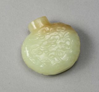 Chinese Vintage Carved Jade Snuff Bottle
