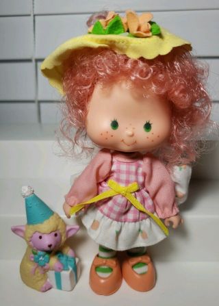 Vintage Strawberry Shortcake Peach Blush Doll Figure W/ Melonie Belle Lamb Pet