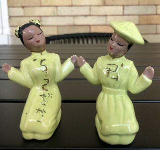 Vintage Ceramic Asian Chinese Couple Salt And Pepper Shakers Green