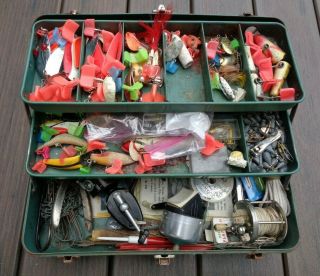 Vintage METAL Tackle Box Full Of Old Fishing Lures & Tackle & Reels 2