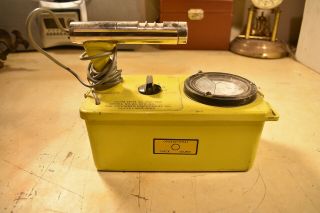 Vintage Victoreen Instrument Co Geiger Counter: Radiation Detector Model No.  6a