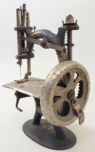 ANTIQUE FOLEY & WILLIAMS RELIABLE CAST IRON CHILDS TOY SEWING MACHINE 3
