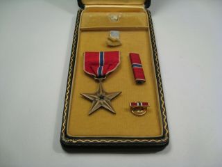 Vintage Ww2 Bronze Star Medal,  Ribbon,  Lapel Set - W/ Box.  13