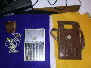 Vintage Continental Tr - 682 - 6 Transistor Radio W/ Leather Case & Ear Bud - (f36)