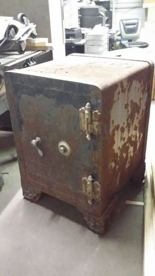 Unknown Contents Heavy Antique Cast Iron Floor Safe On Wheels Early 1900 