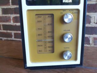 VIntage RCA Flip Clock Radio AM 1970s Model RWD436R 3
