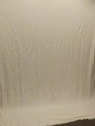 Cottage Chic Vtg 1940s - 50s White Raised Floral Cotton Fringed Bedspread 95x106 2