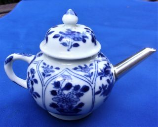 ANTIQUE CHINESE SMALL PORCELAIN Blue & White TEAPOT -.  Kangxi. 2