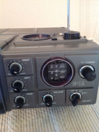 Magnavox Vintage Portable Analog TV Television & Radio Model - Model E60846 3