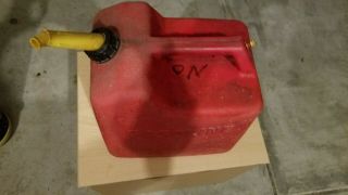 Vintage Chilton P50 Poly Vented Gas Can,  5 - 1/4 Gallon
