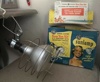Vintage Ge Sun Tan Kit Sunlamp Bulb Box W/ Retro Pin Up Girl Graphics