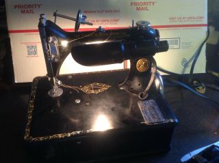 Rare 1921 Antique Singer Model 24 - 80 Chain Stitch Sewing Machine With Case Wow