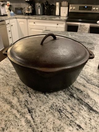 Vintage Unbranded Cast - Iron Covered Dutch Oven Campfire Pot No.  8 10 5/8” W/ Lid