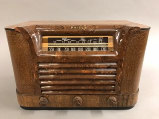 Antique 1942 Philco Tube Radio Model 42 - 323