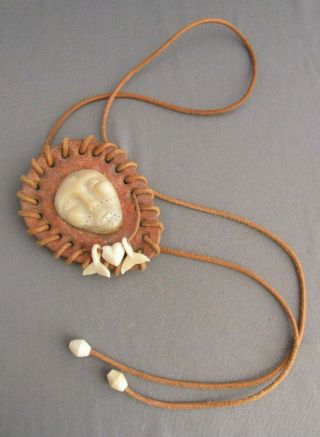 Vintage Handmade 3d Figural Inuit Eskimo Carved Leather Bolo Tie Necklace