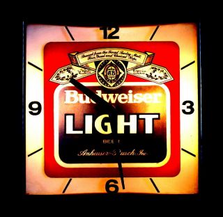 Vintage 1982 Budweiser Lighted Electric Wall Clock Beer Sign