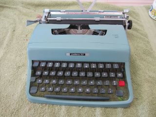 Vintage Olivetti Underwood Lettera 32 Portable Typewriter With Case Italy