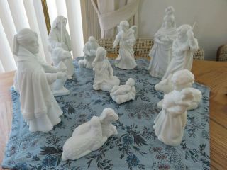 Lovely Vintage Avon 12 Piece Nativity Set Collectible Figurines