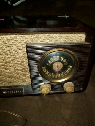 Vintage 1940s General Electric Bakelite Tube Radio Model 210 Made n USA 2