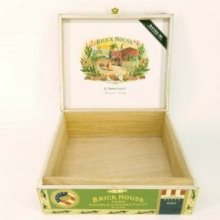 BRICKHOUSE - TORO DOUBLE CONNECTICUT Green Cigar Box with Gold Art and Lettering 2
