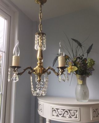✨ Pretty ✨vintage 70’s Brass & Crystal Glass 3 Light French Style Chandelier
